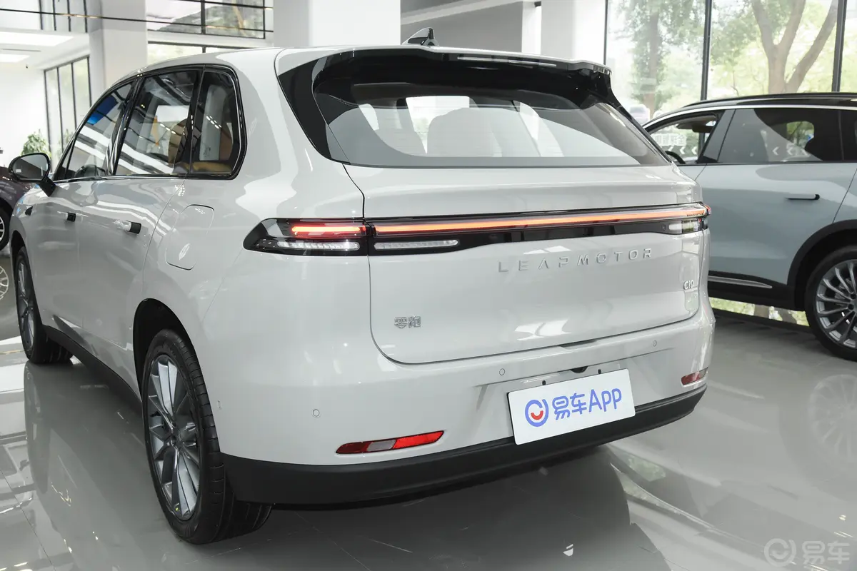 零跑C10增程版 210km 210悦享版车尾特写
