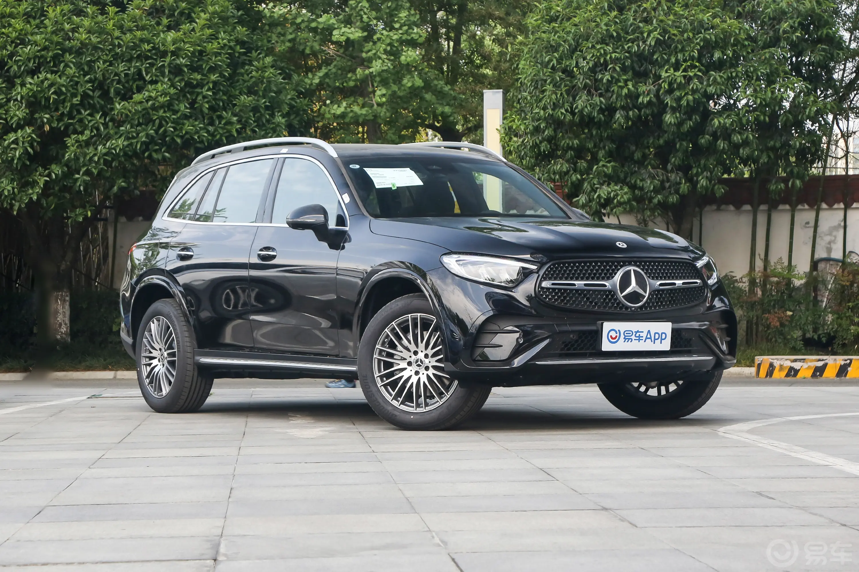 奔驰GLC改款 GLC 300 L 4MATIC 动感型 5座侧前45度车头向右水平