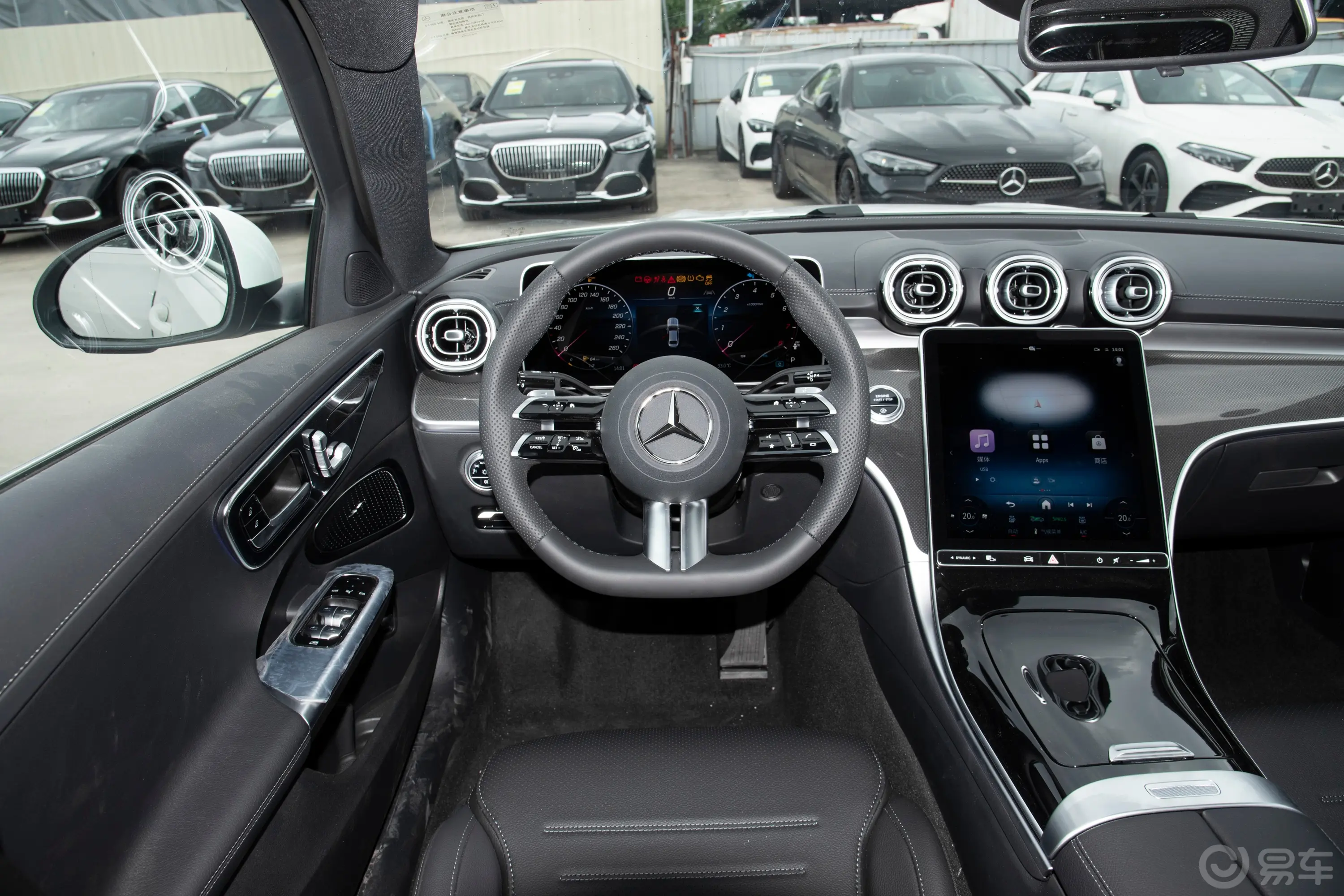 奔驰C级改款 C 260 L 4MATIC 运动版驾驶位区域