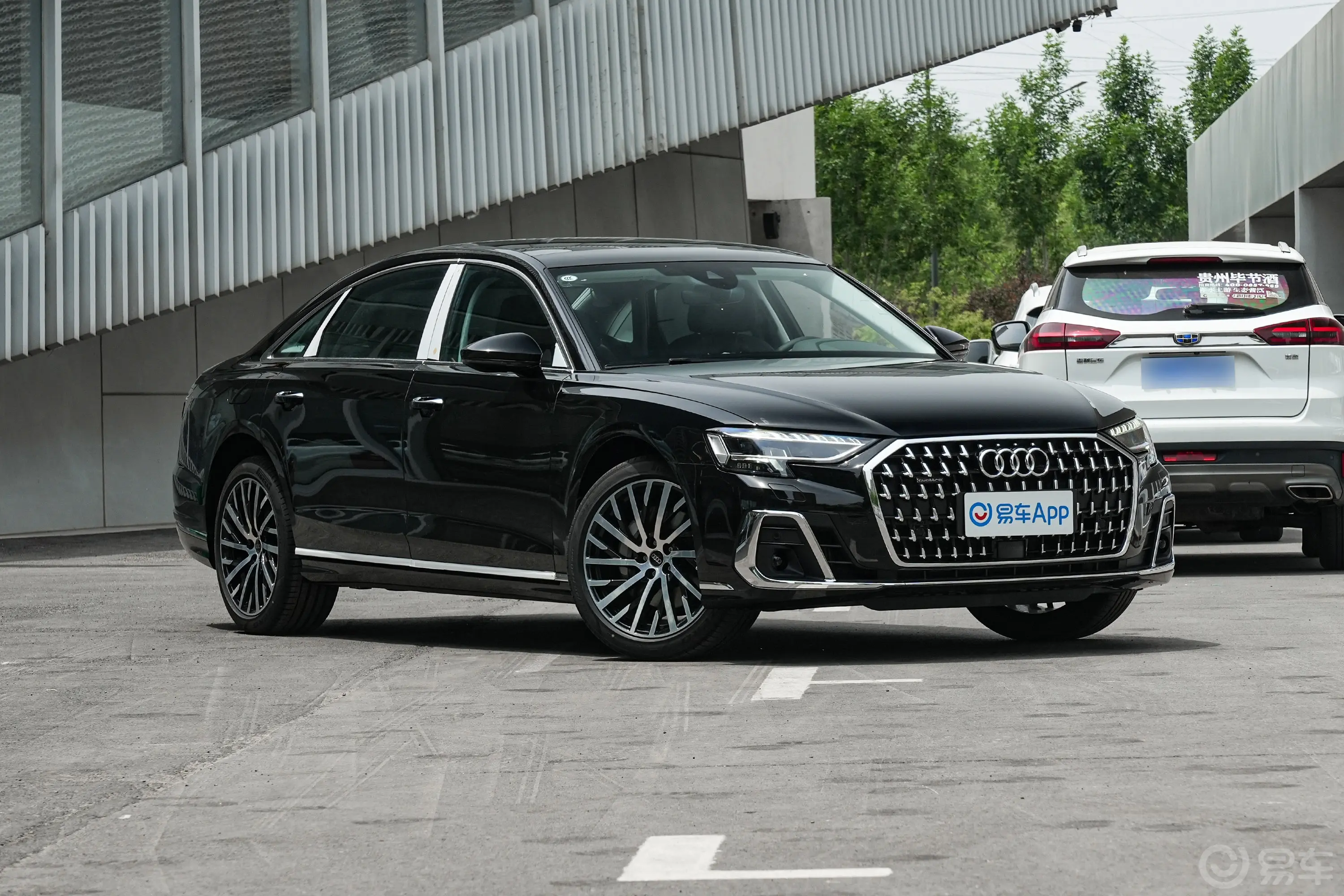 奥迪A8改款 A8L 45 TFSI quattro 豪华型侧前45度车头向右水平