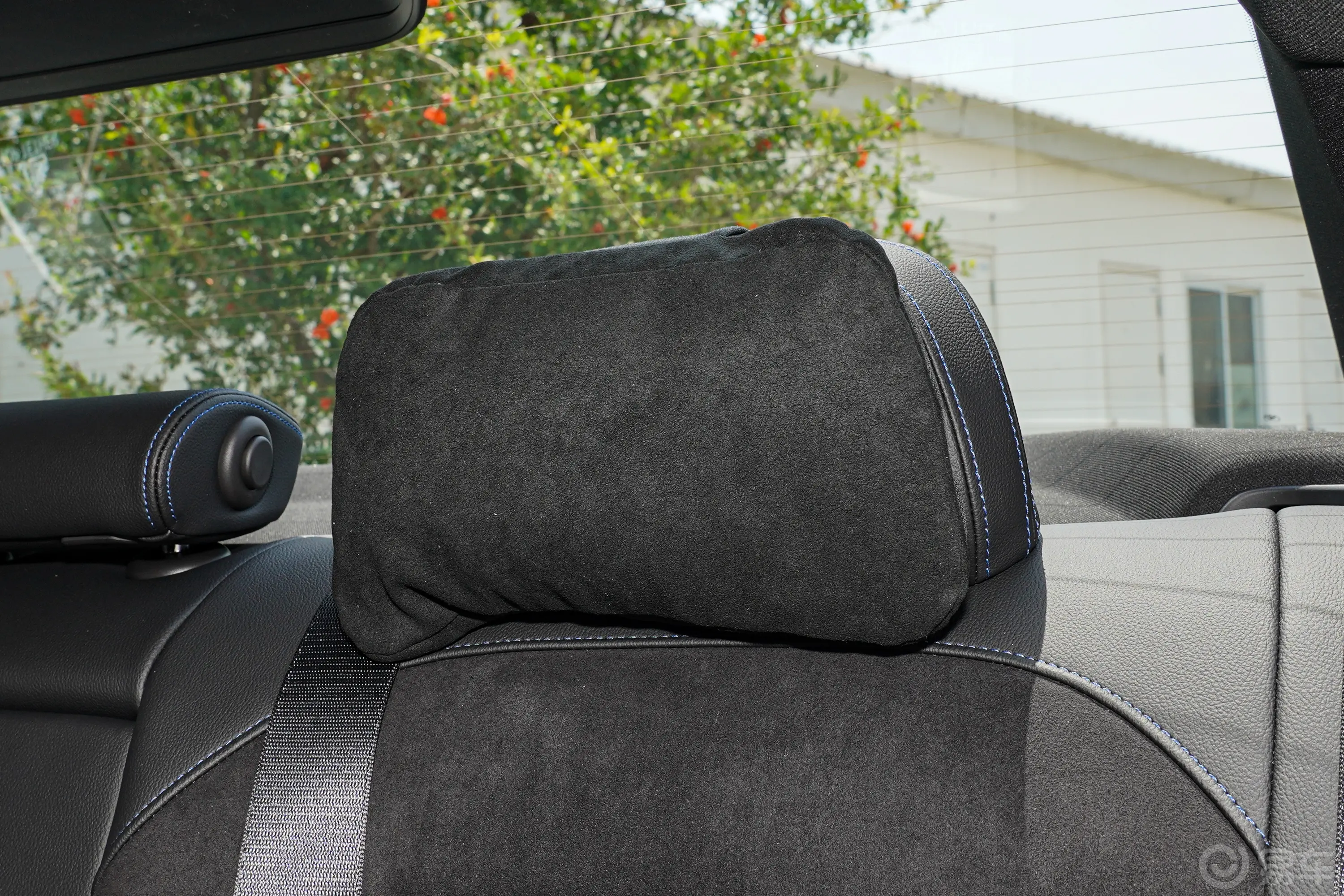 宝马i3eDrive 40 L 50周年限量版后排空间