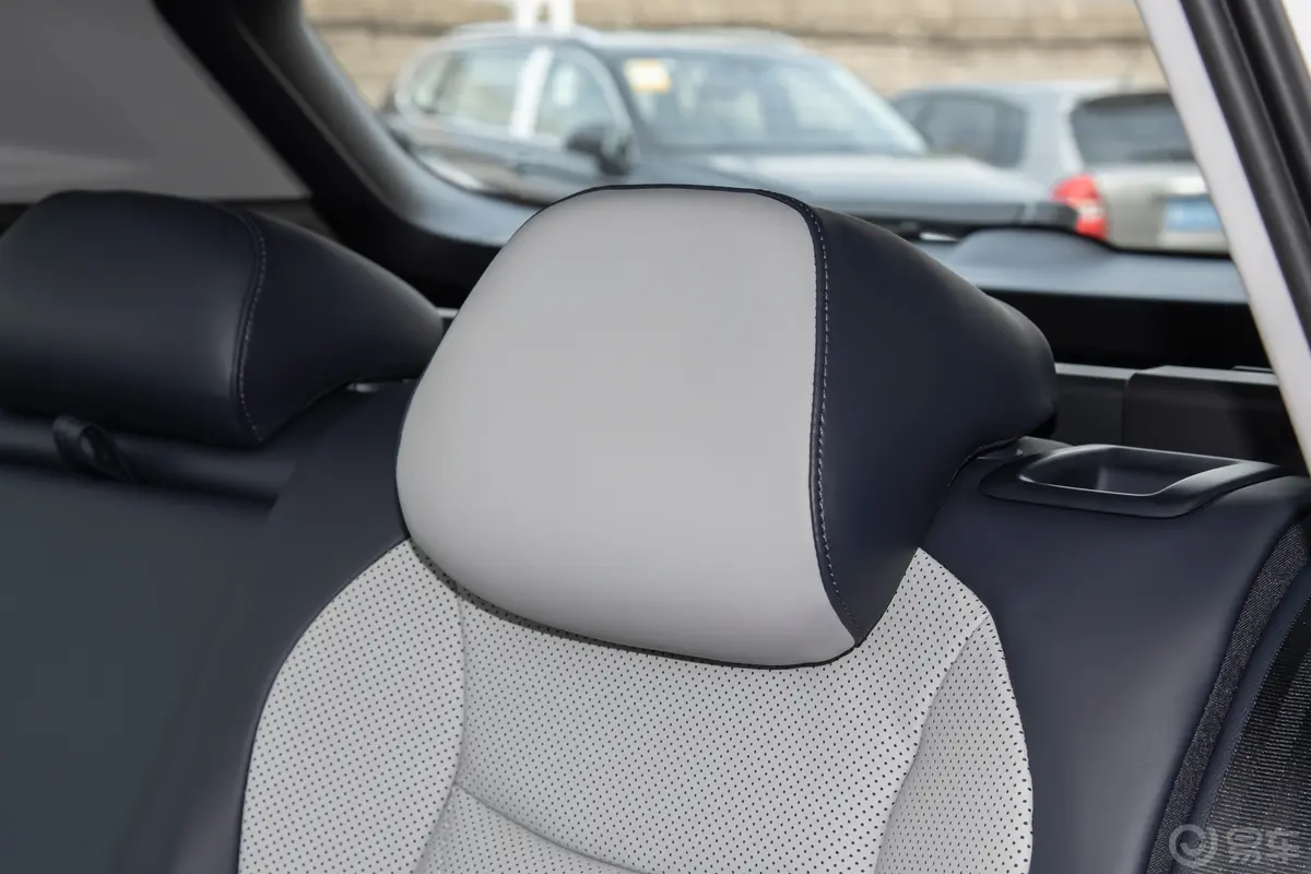 途观LPro 380TSI 两驱智行版后排空间