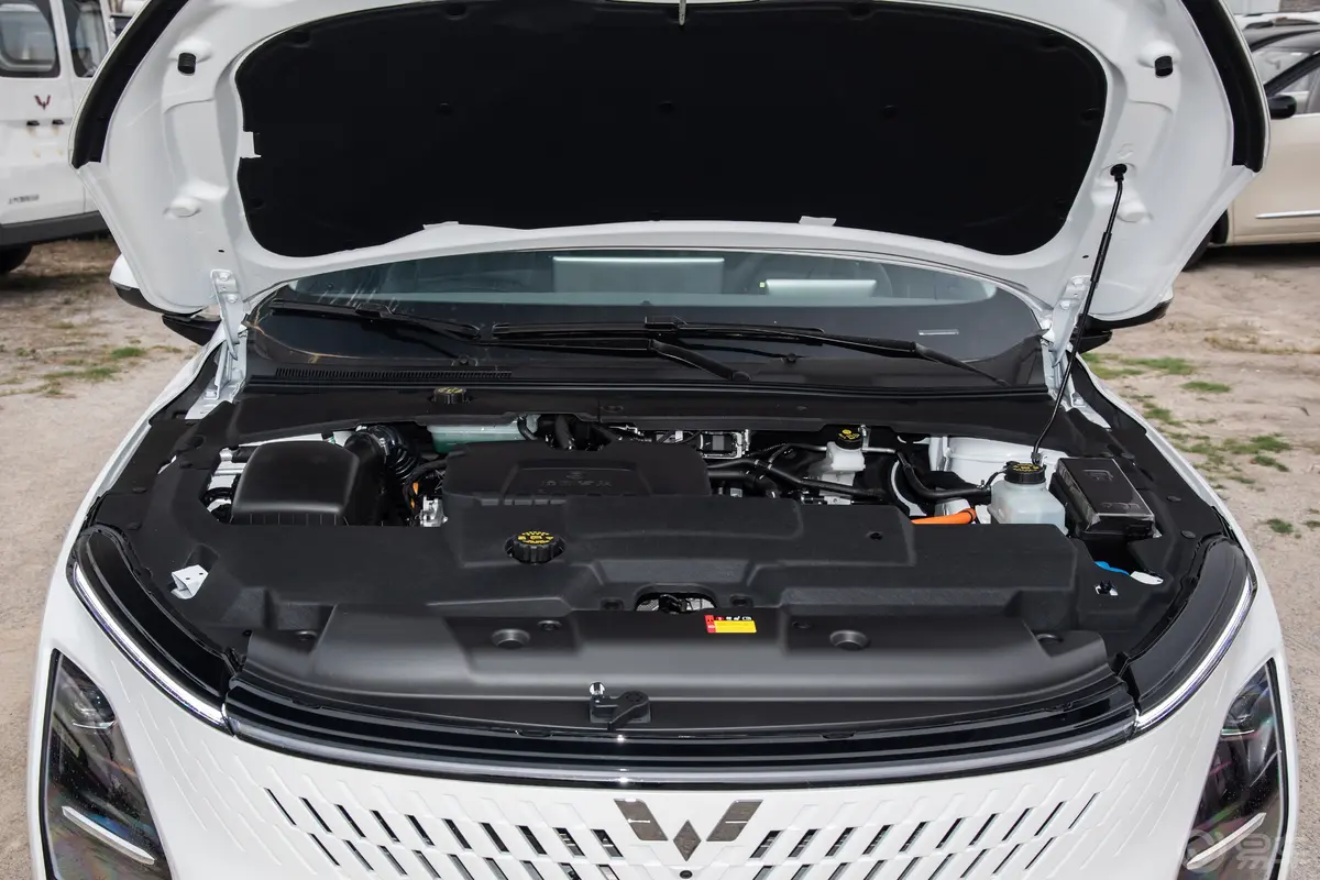 五菱星光插电混动 1.5L 150km 智能领航型前舱整体
