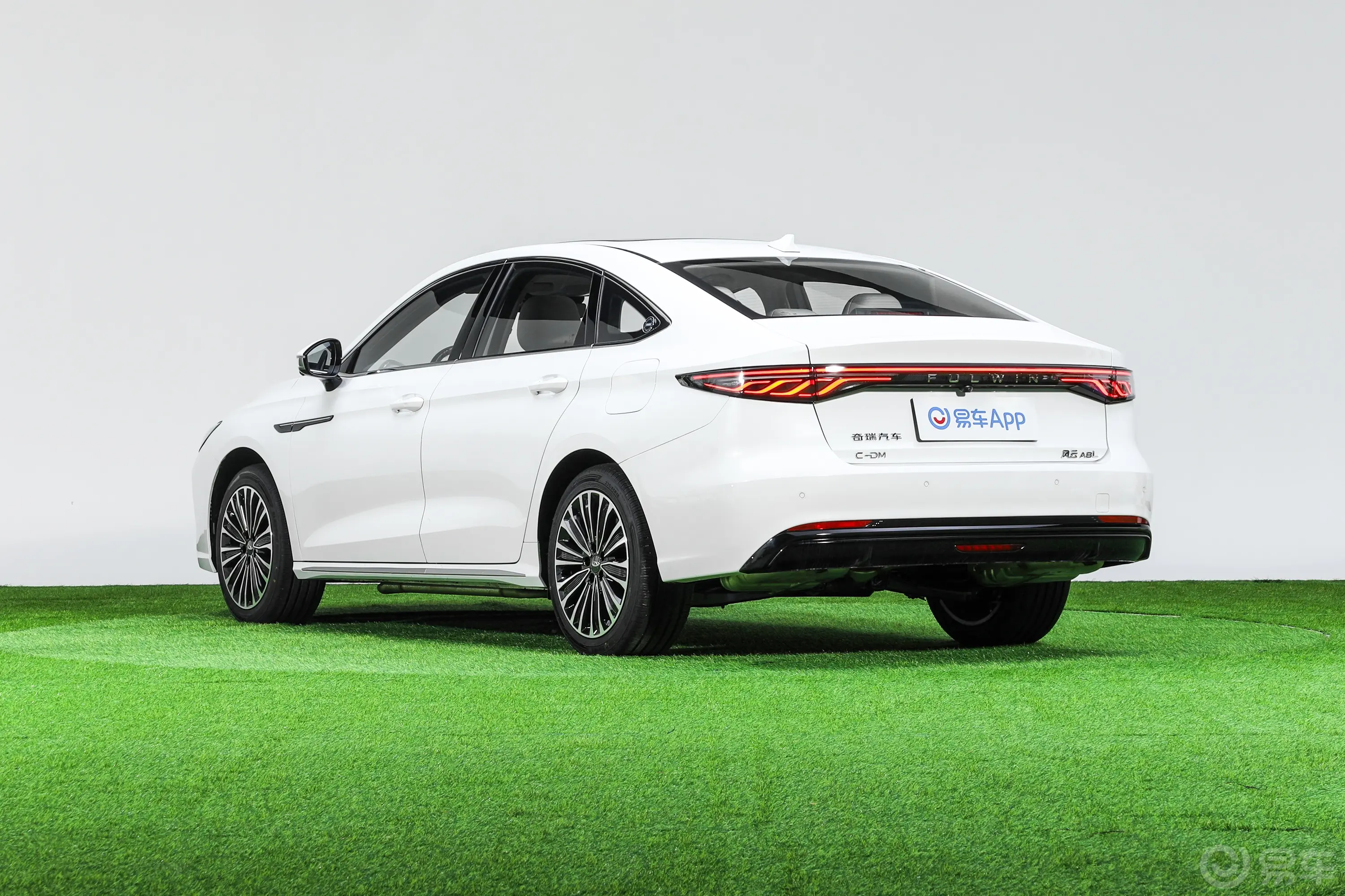 风云A8L1.5T 145km 豪华型侧后45度车头向左水平