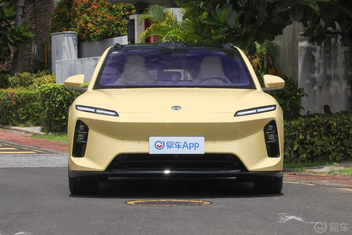 蔚来ET5T550km 75kWh正前水平