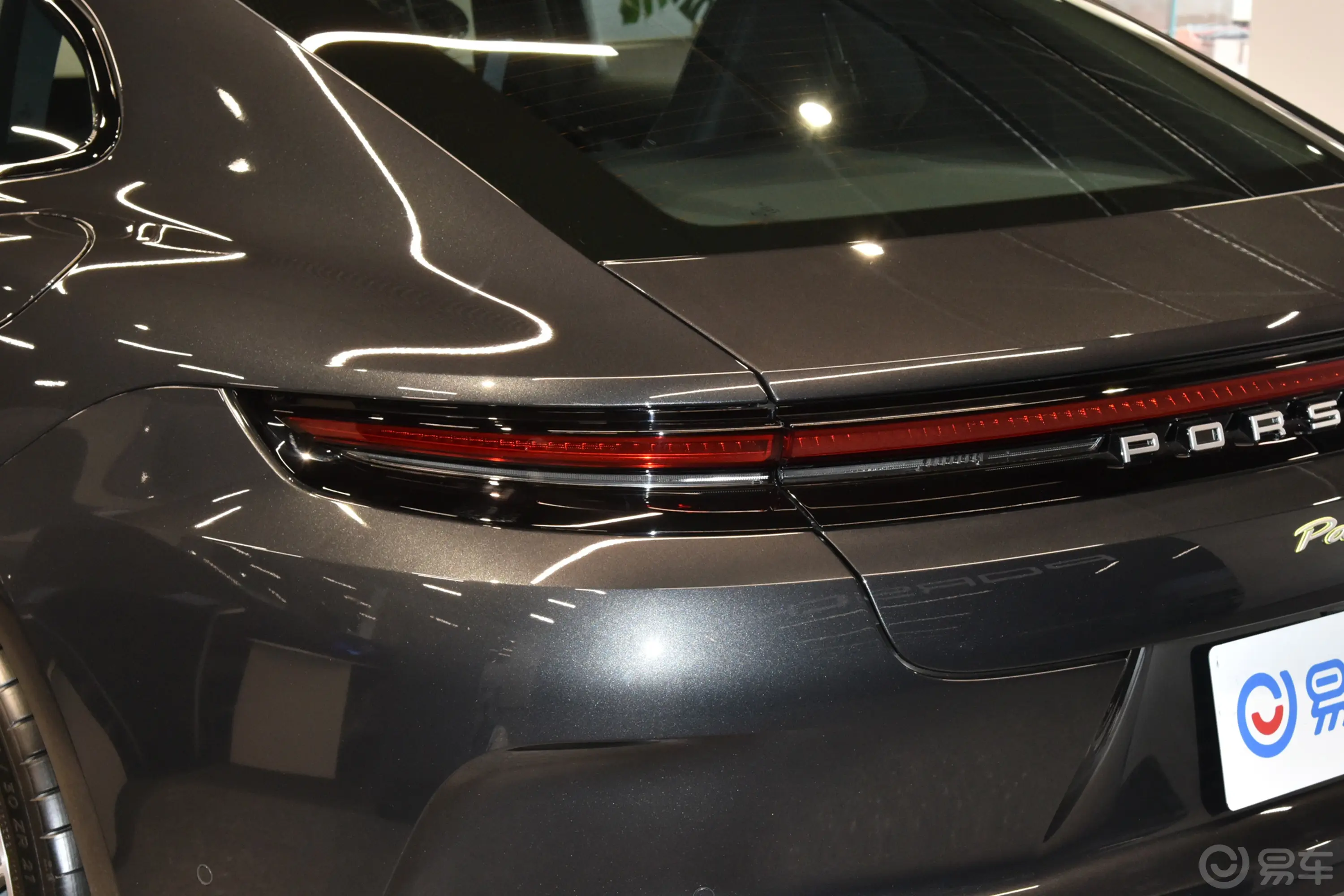Panamera E-HybridPanamera 4 2.9T尾灯侧45度俯拍