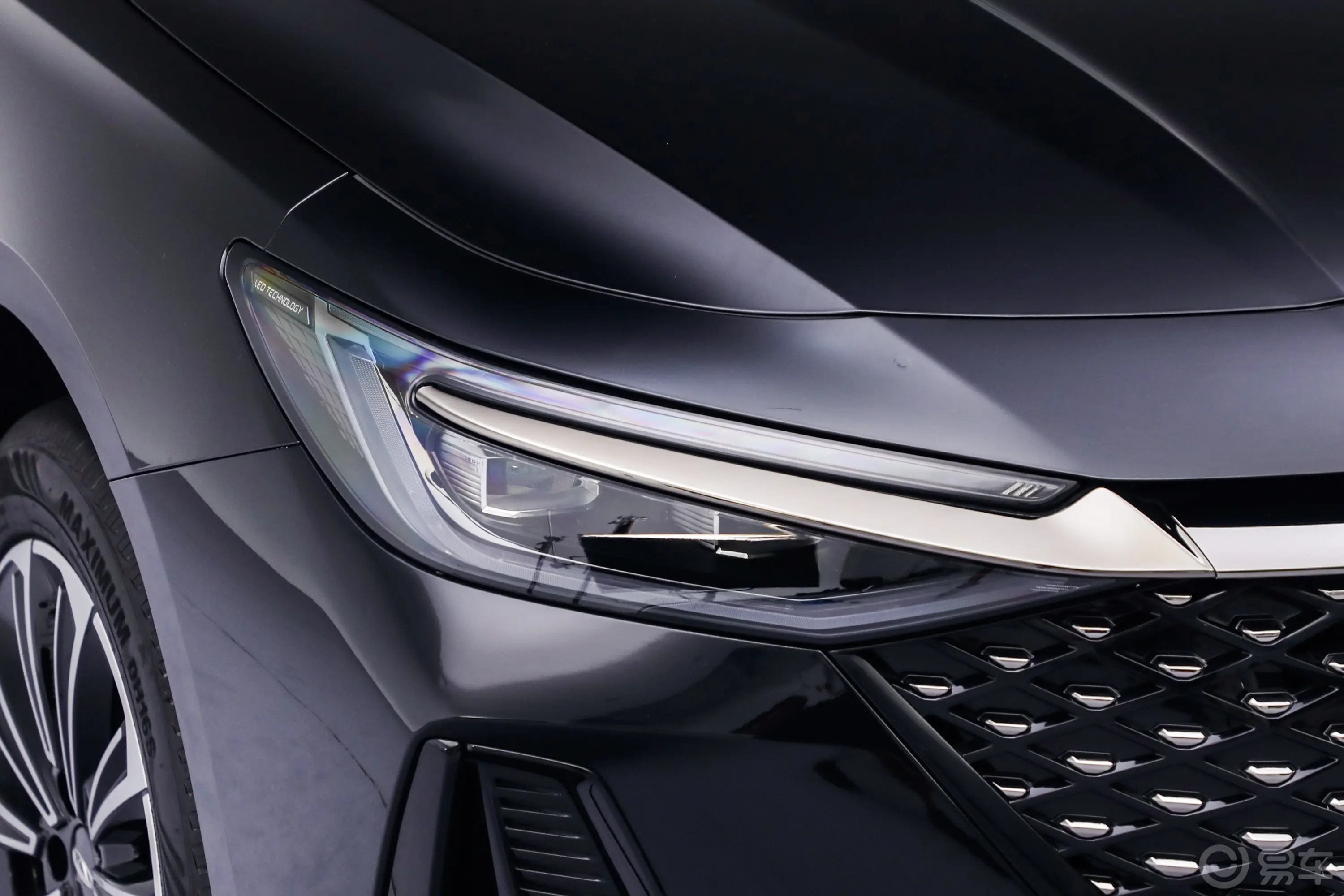 风云A81.5L 70km 舒适型大灯侧45度俯拍