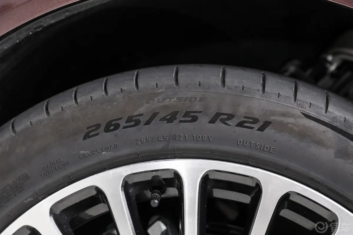 问界M8增程版 310km Ultra 6座前轮胎尺寸