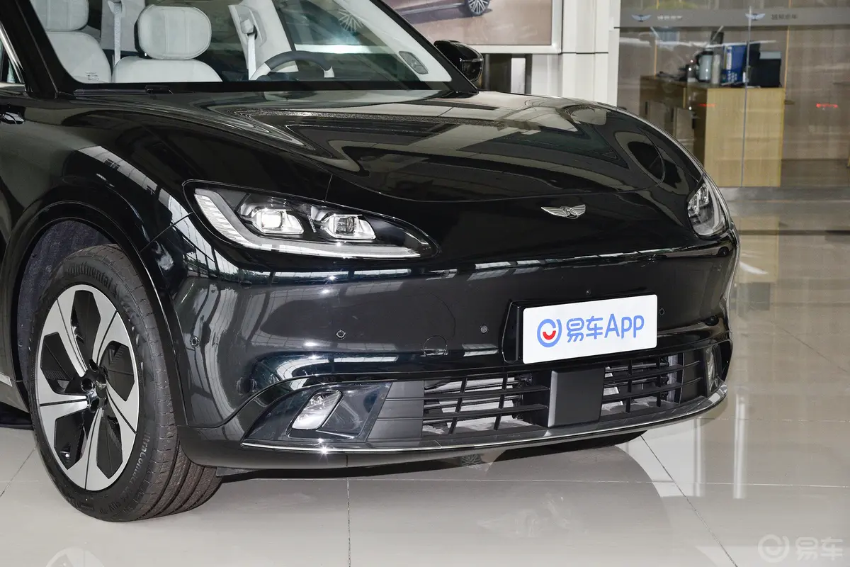 远航H8610km 后驱尊贵版前格栅侧俯拍