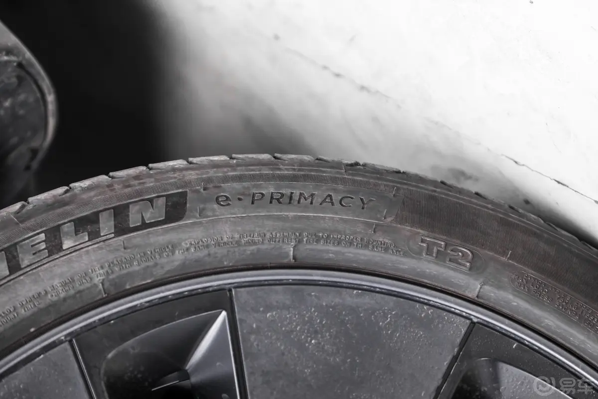 Model 3634km 后轮驱动版前轮胎系列