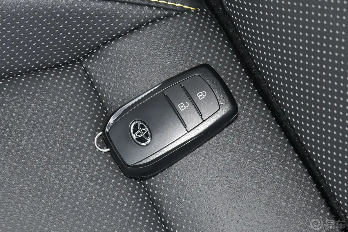 丰田bZ5550km 长续航城区辅助驾驶版钥匙正面