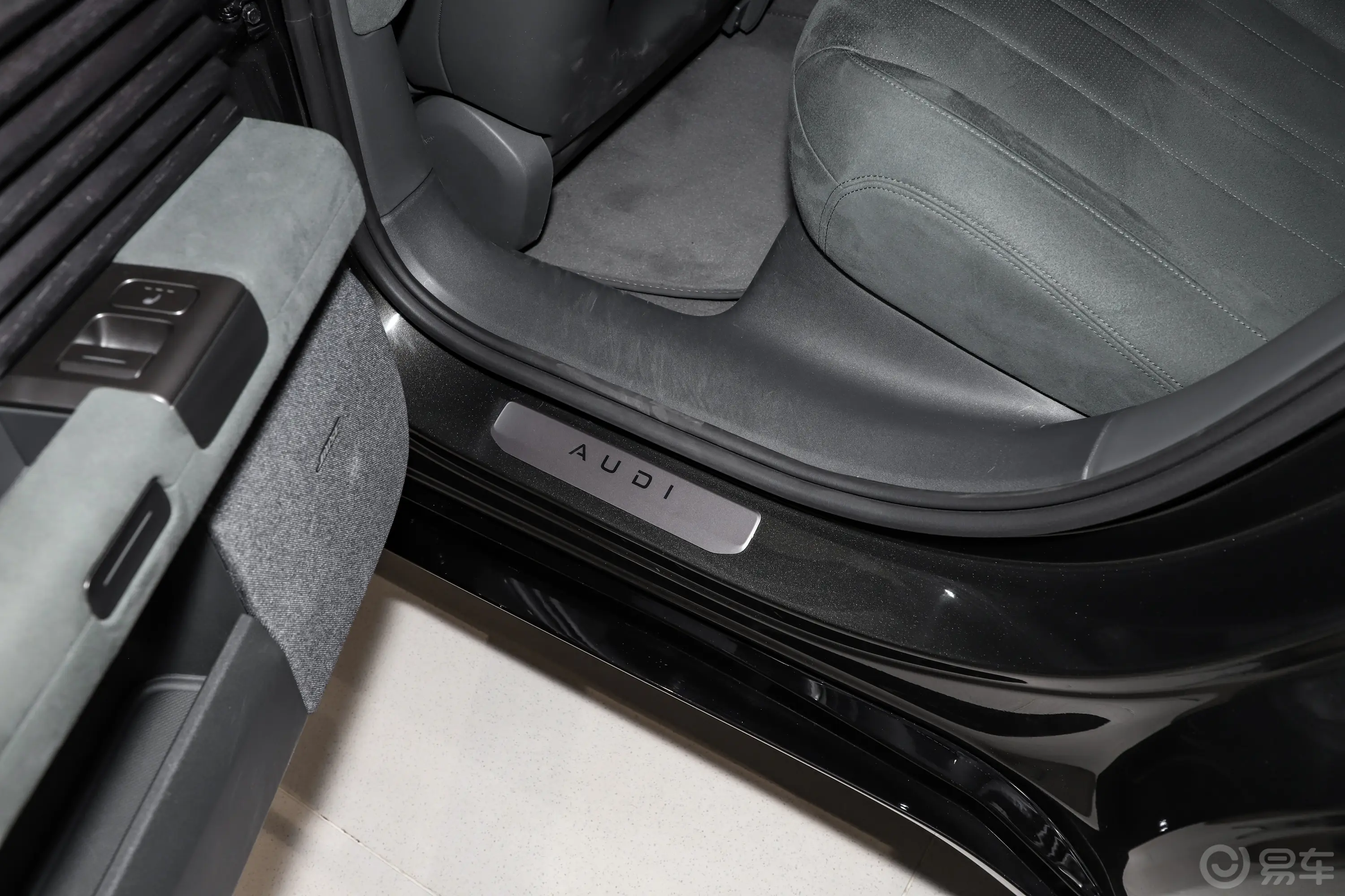 奥迪E5 Sportback两驱标准版后排空间