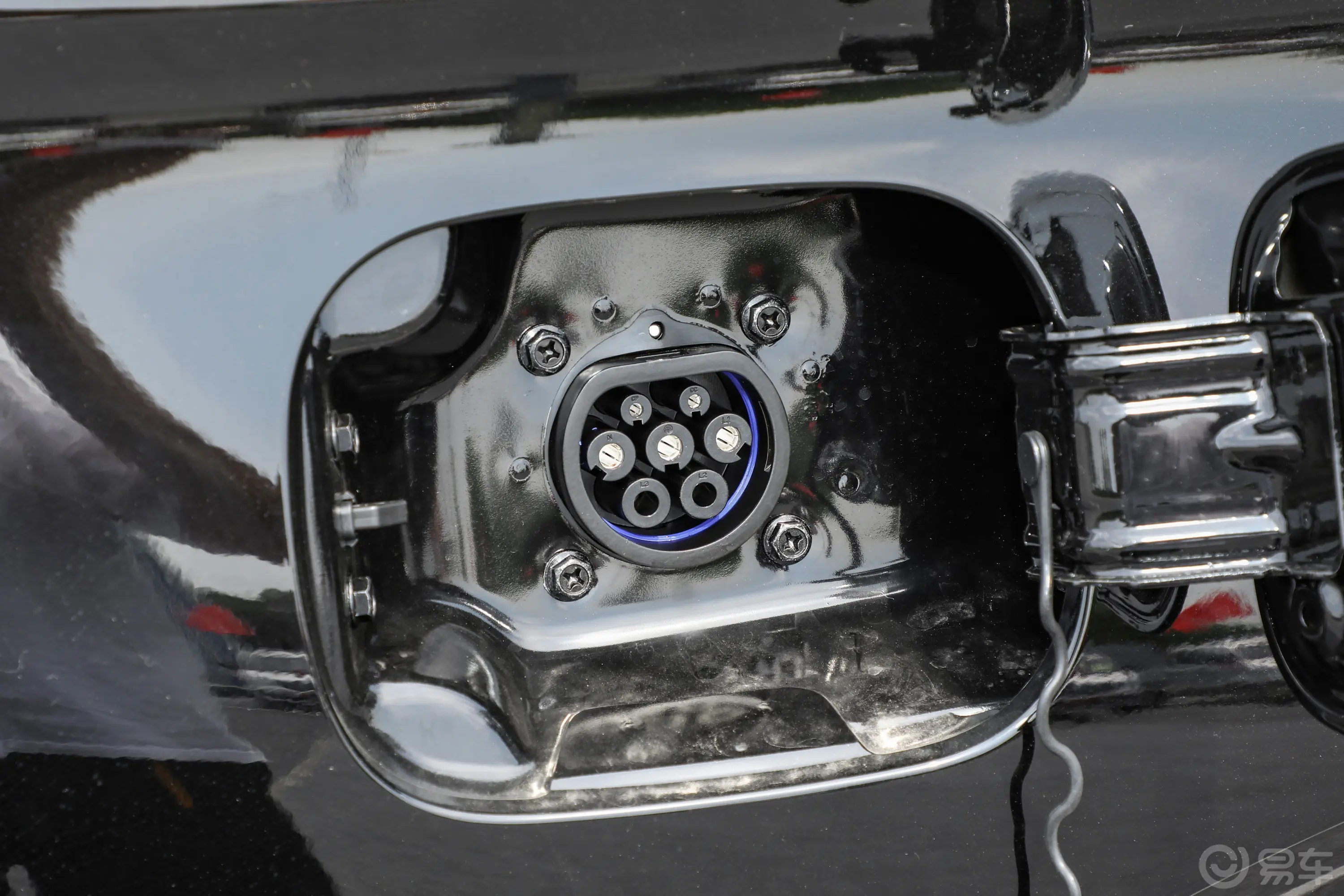 蓝电E5 PLUS1.5L 165km 长续航先享版Max 5座慢充充电口