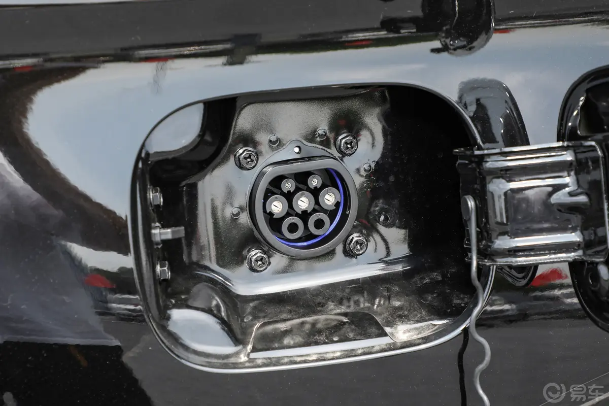 蓝电E5 PLUS1.5L 165km 长续航先享版Max 5座慢充充电口
