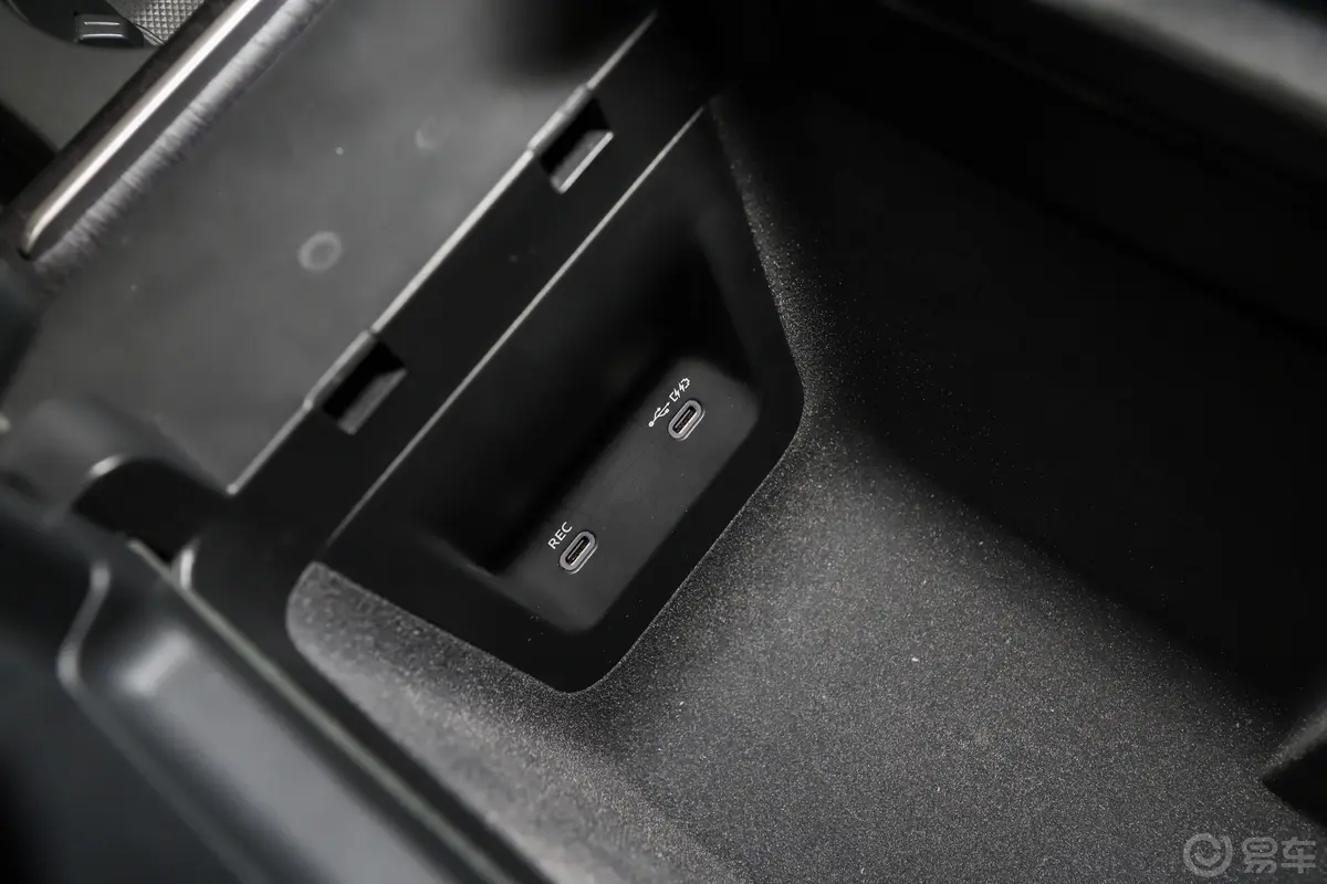 奥迪E5 Sportback两驱标准版中控
