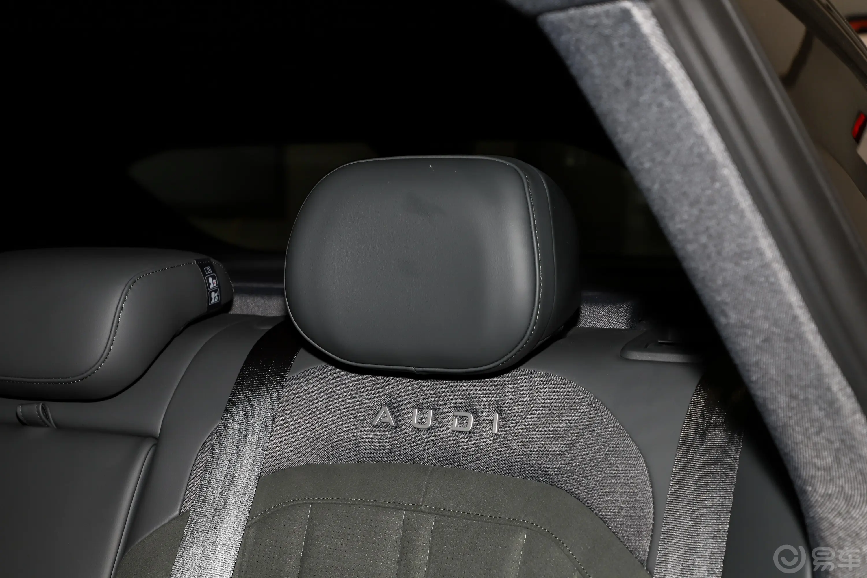 奥迪E5 Sportback两驱标准版后排空间