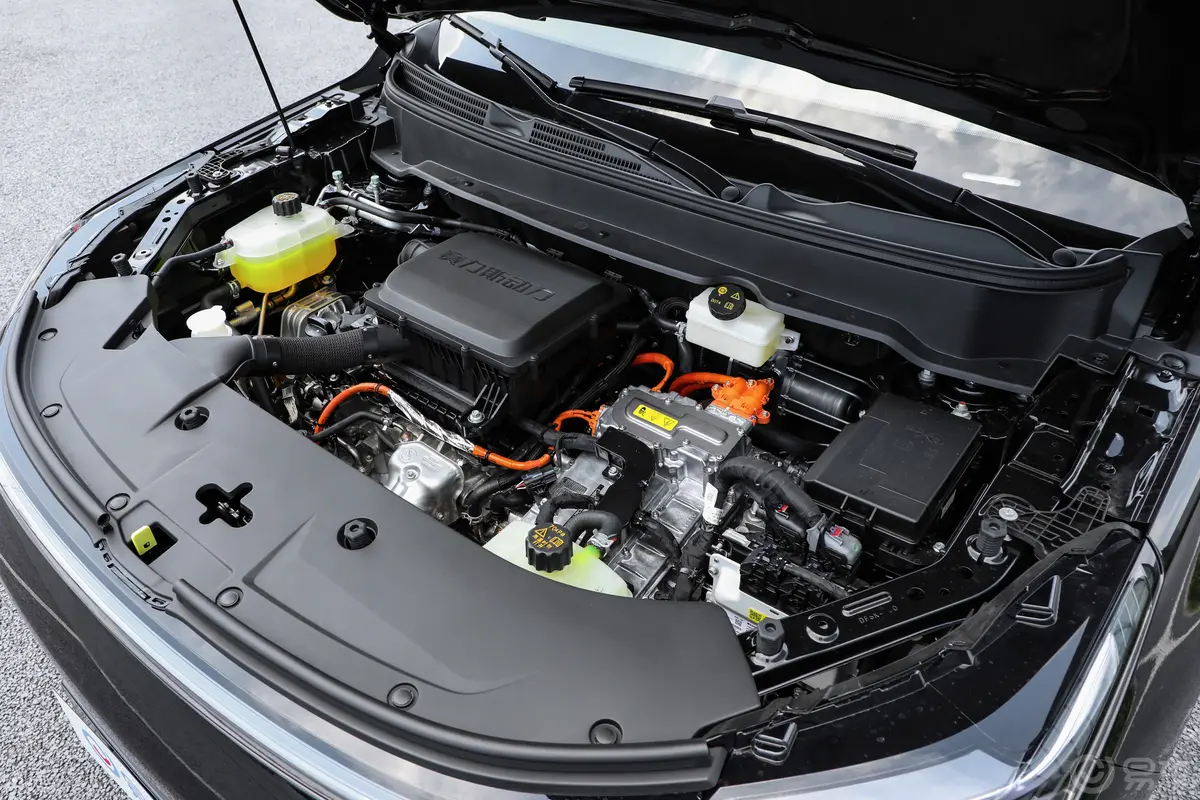 蓝电E5 PLUS1.5L 165km 长续航先享版Max 5座动力底盘