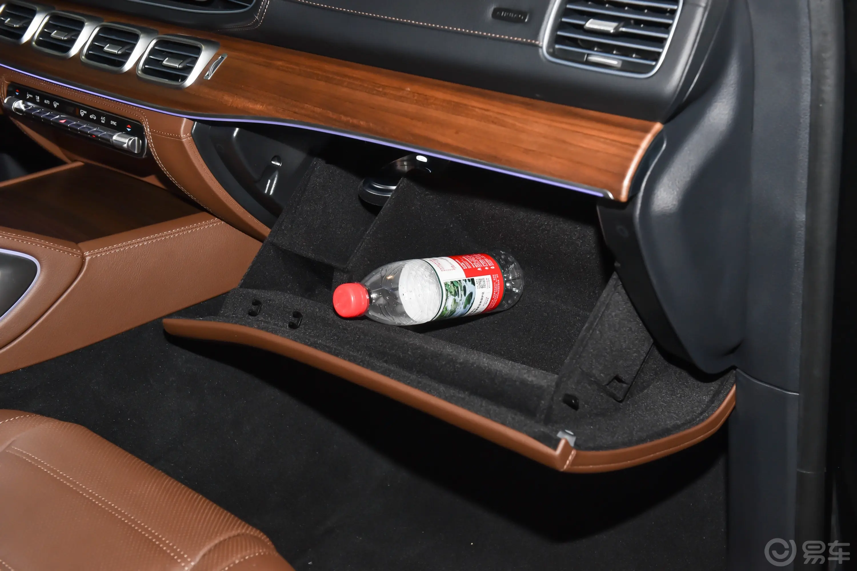 奔驰GLSGLS 450 4MATIC 豪华型副驾驶位