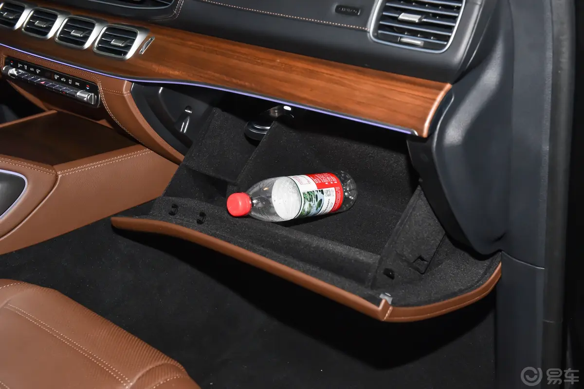 奔驰GLSGLS 450 4MATIC 豪华型副驾驶位