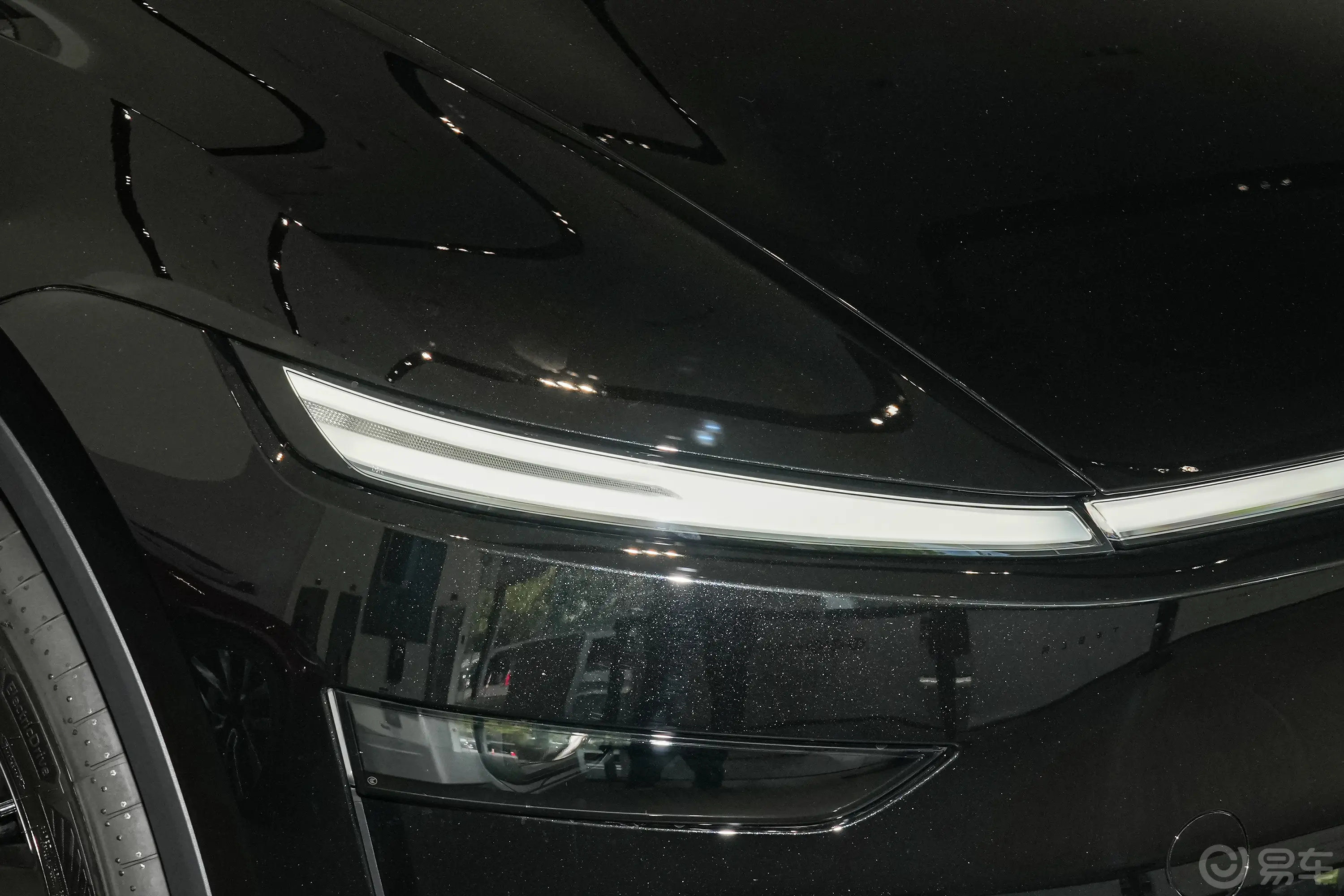 Model Y593km 后轮驱动版外观灯组