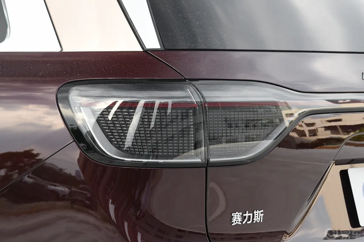 问界M9纯电版 605km Ultra 6座外观灯组