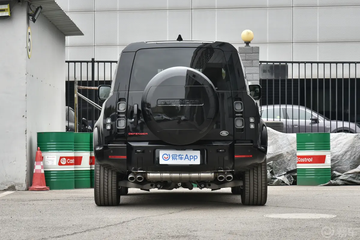 卫士90 5.0S 525PS V8正后水平