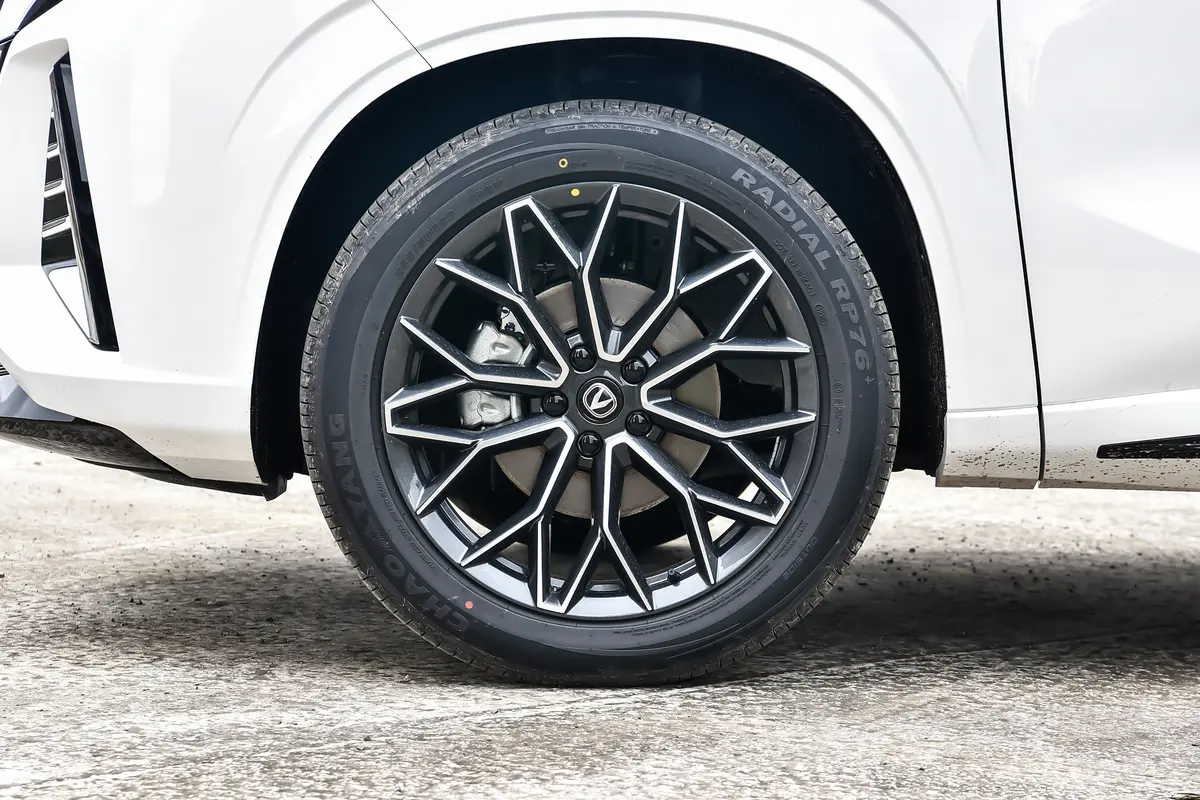 长安UNI-Z1.5T 500Bar PRO前轮毂造型