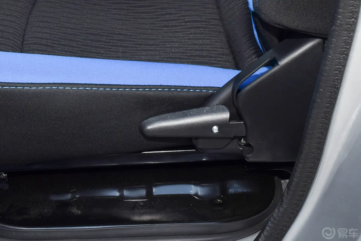 新海豚EV290km 3.05米货车舒适型主驾座椅调节