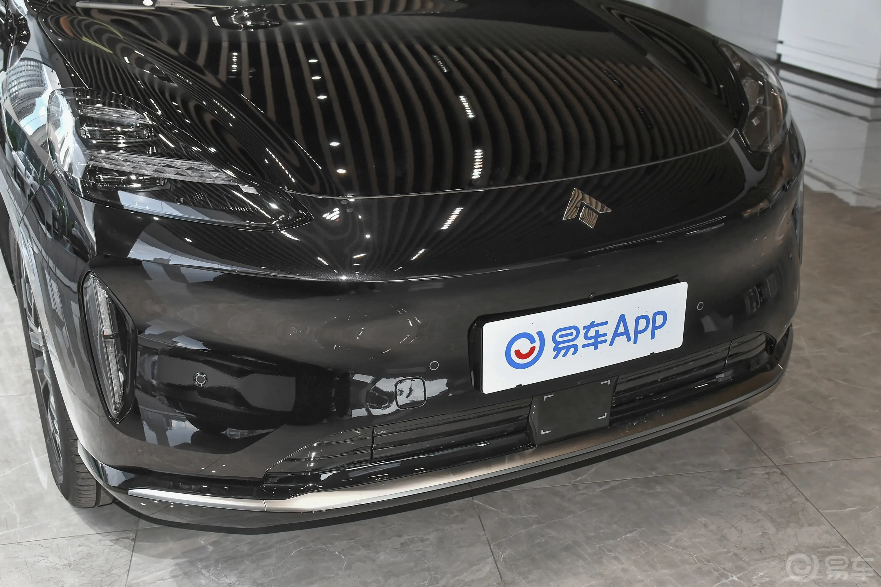 昊铂HT825km 825 Max版前格栅侧俯拍