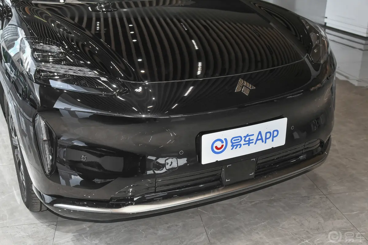 昊铂HT825km 825 Max版前格栅侧俯拍