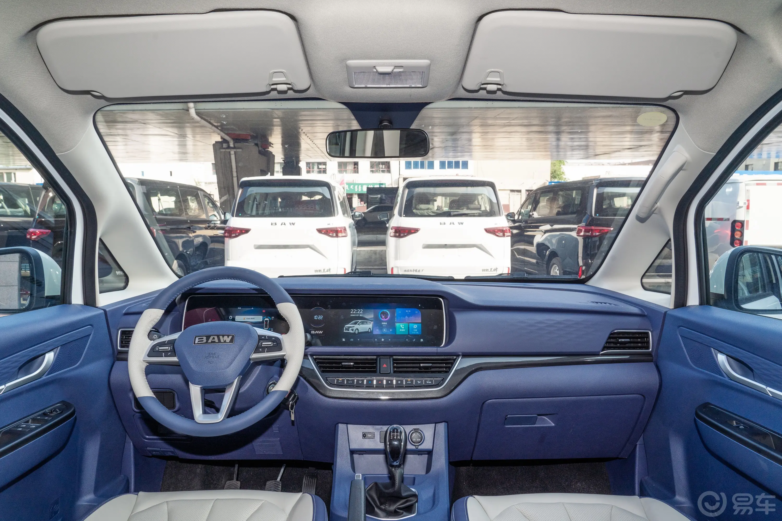 锐胜王牌M7改款 1.6L 手动标轴豪华版 7座内饰全景正拍