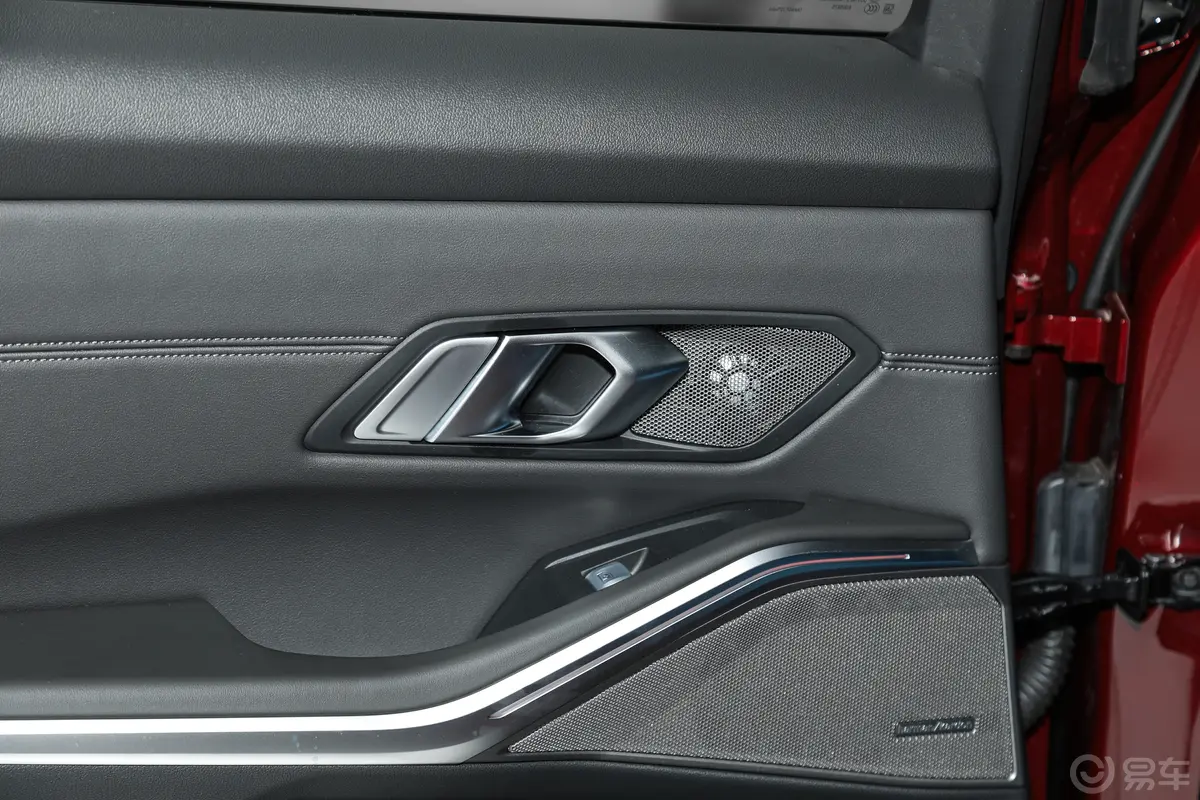 宝马M3M3 M xDrive 雷霆版后排功能