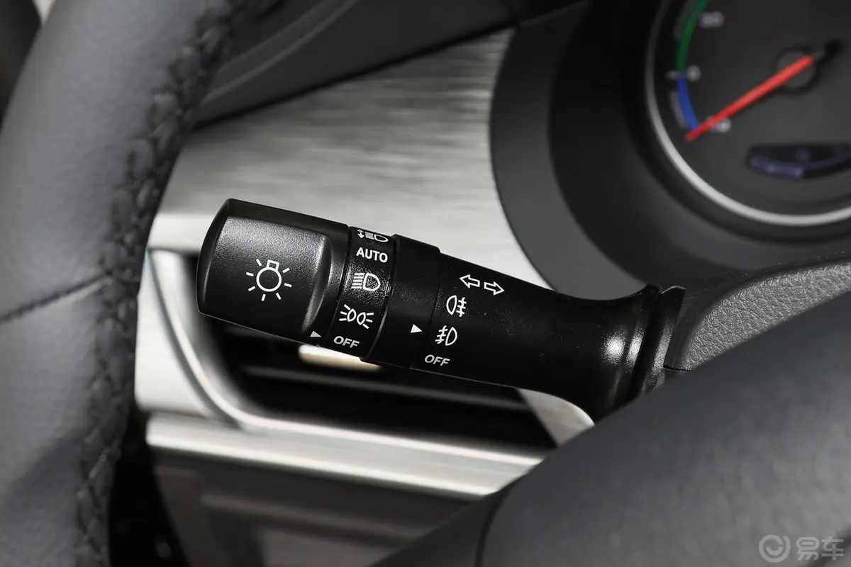 瑞风E3450km 液冷尊享版 9座 中创新航76.5kWh灯光控制区