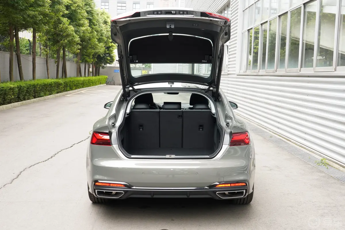 奥迪A5Sportback 40 TFSI 典藏版 时尚动感型后备厢