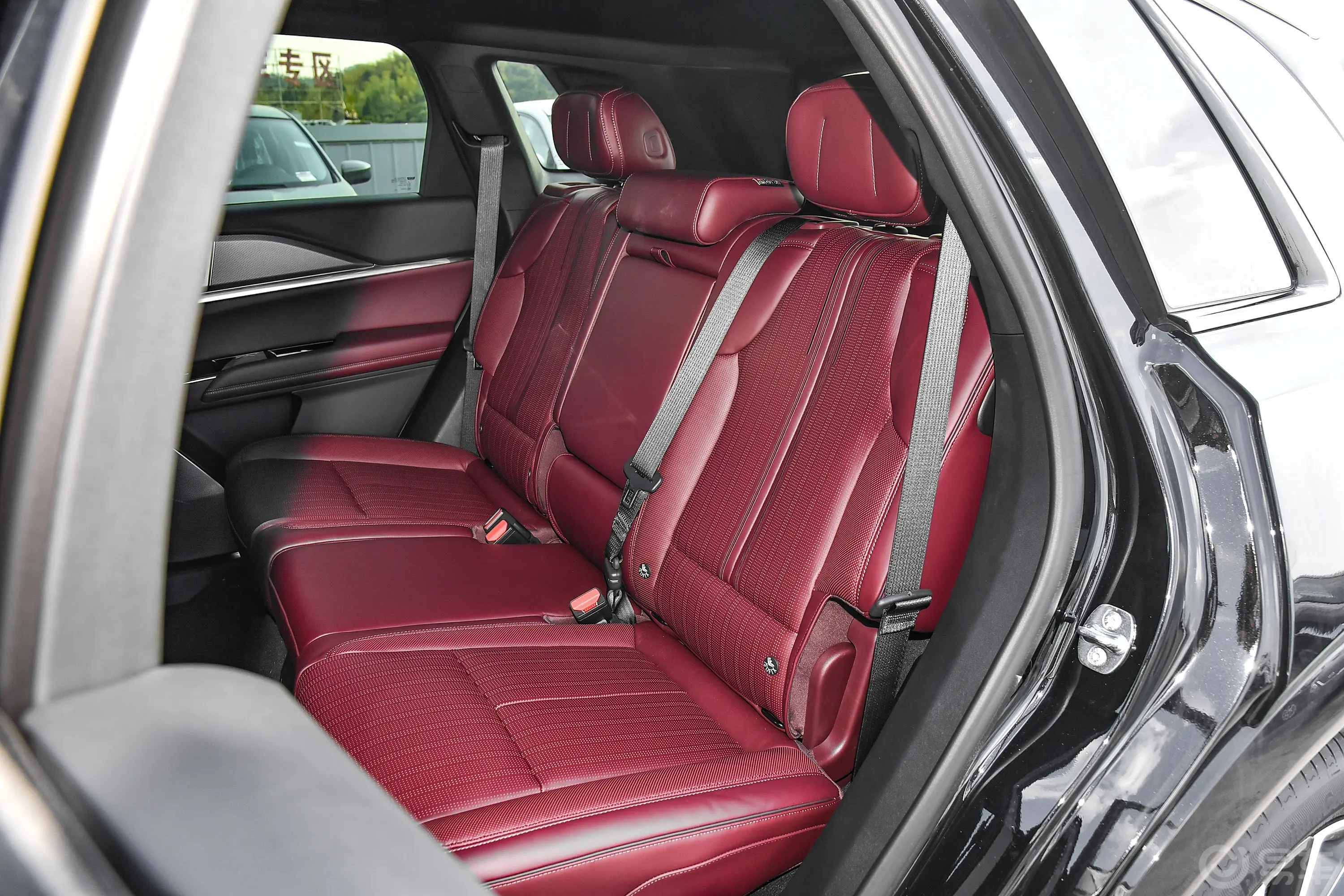 凯迪拉克XT52.0T 尊贵型后排座椅