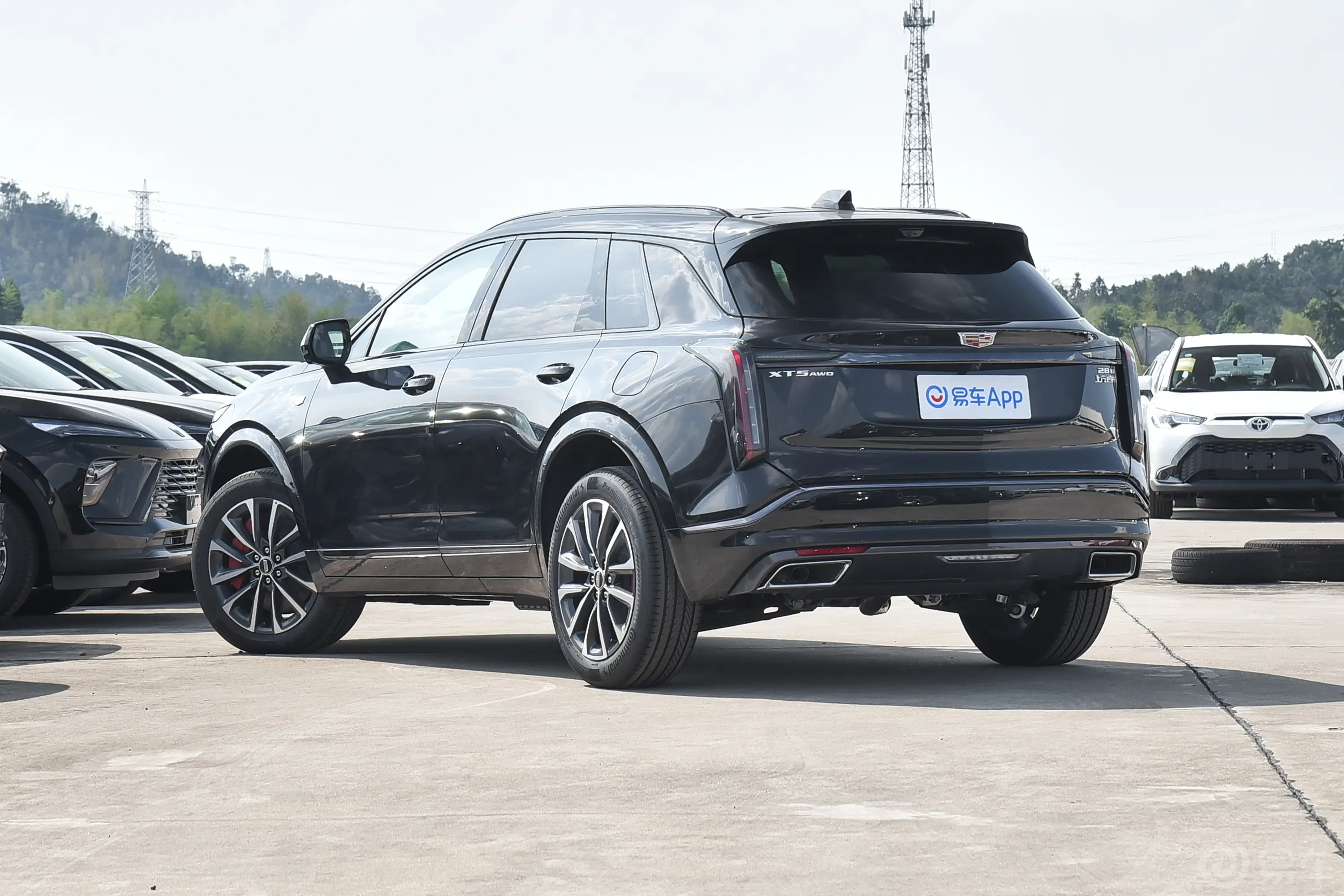 凯迪拉克XT52.0T 尊贵型侧后45度车头向左水平