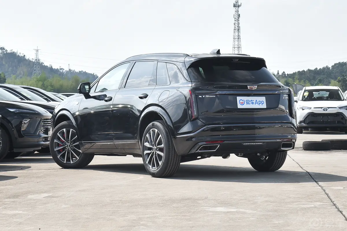 凯迪拉克XT52.0T 尊贵型侧后45度车头向左水平