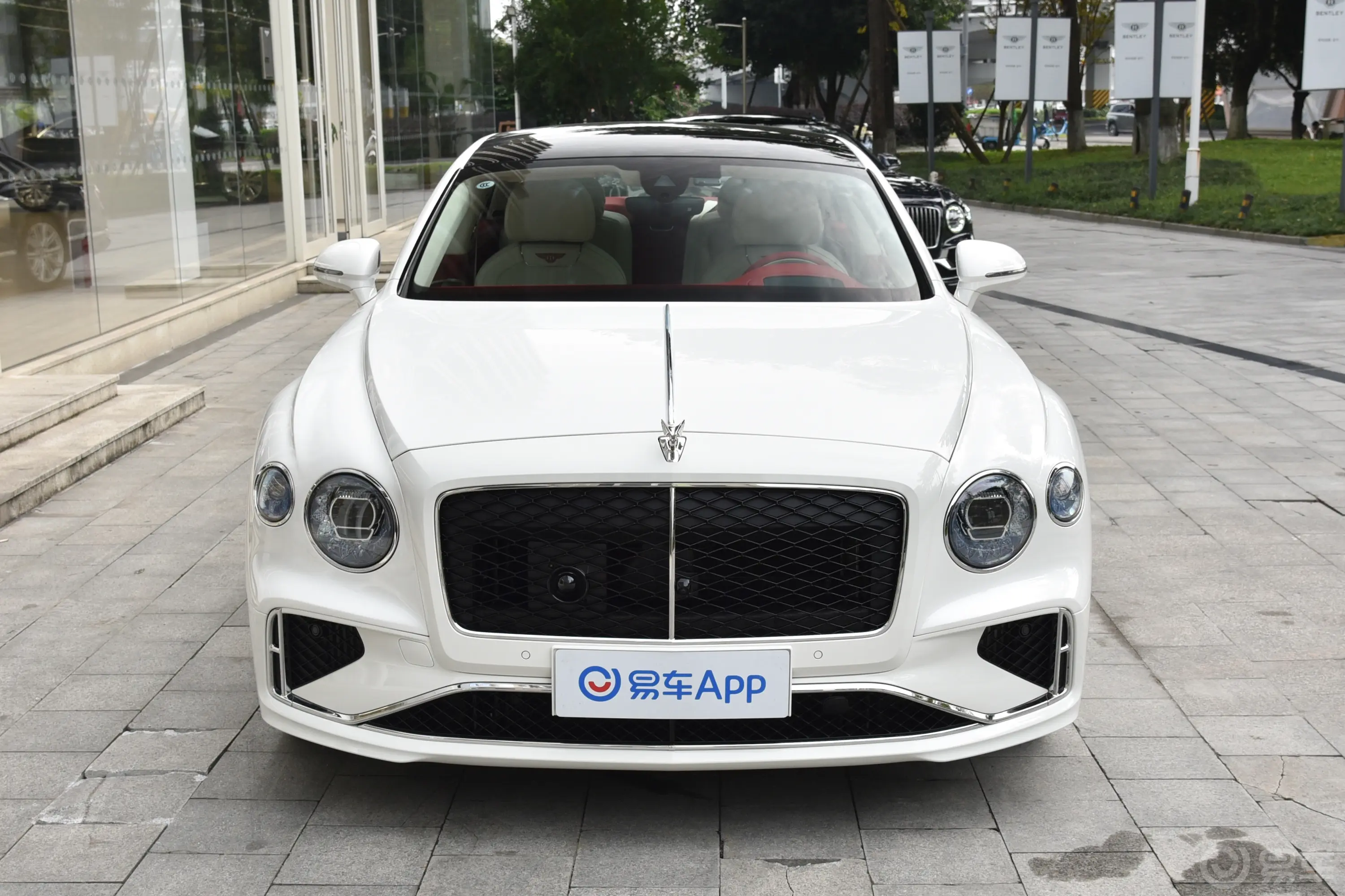 【飞驰 插电混动4.0T V8正前水平图片-汽车图片大全】-易车