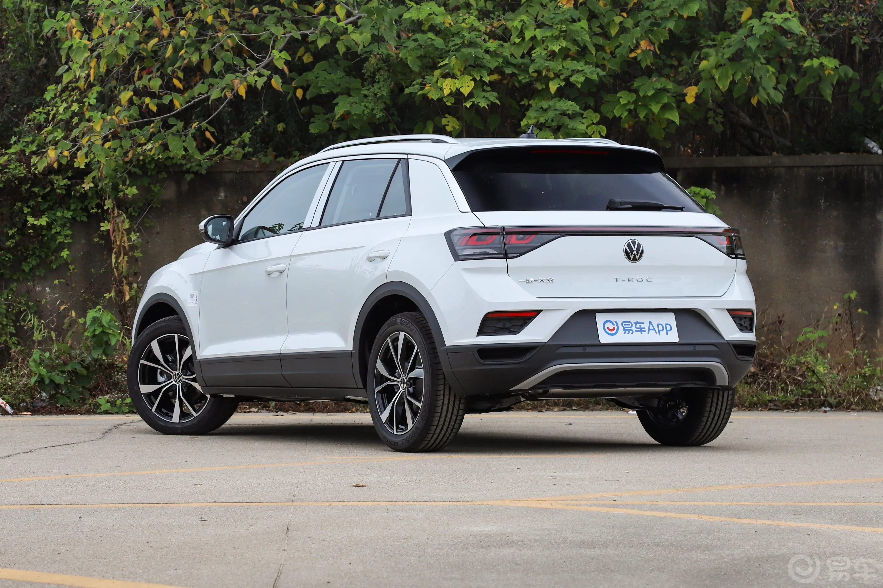 探歌280TSI 时光版侧后45度车头向左水平