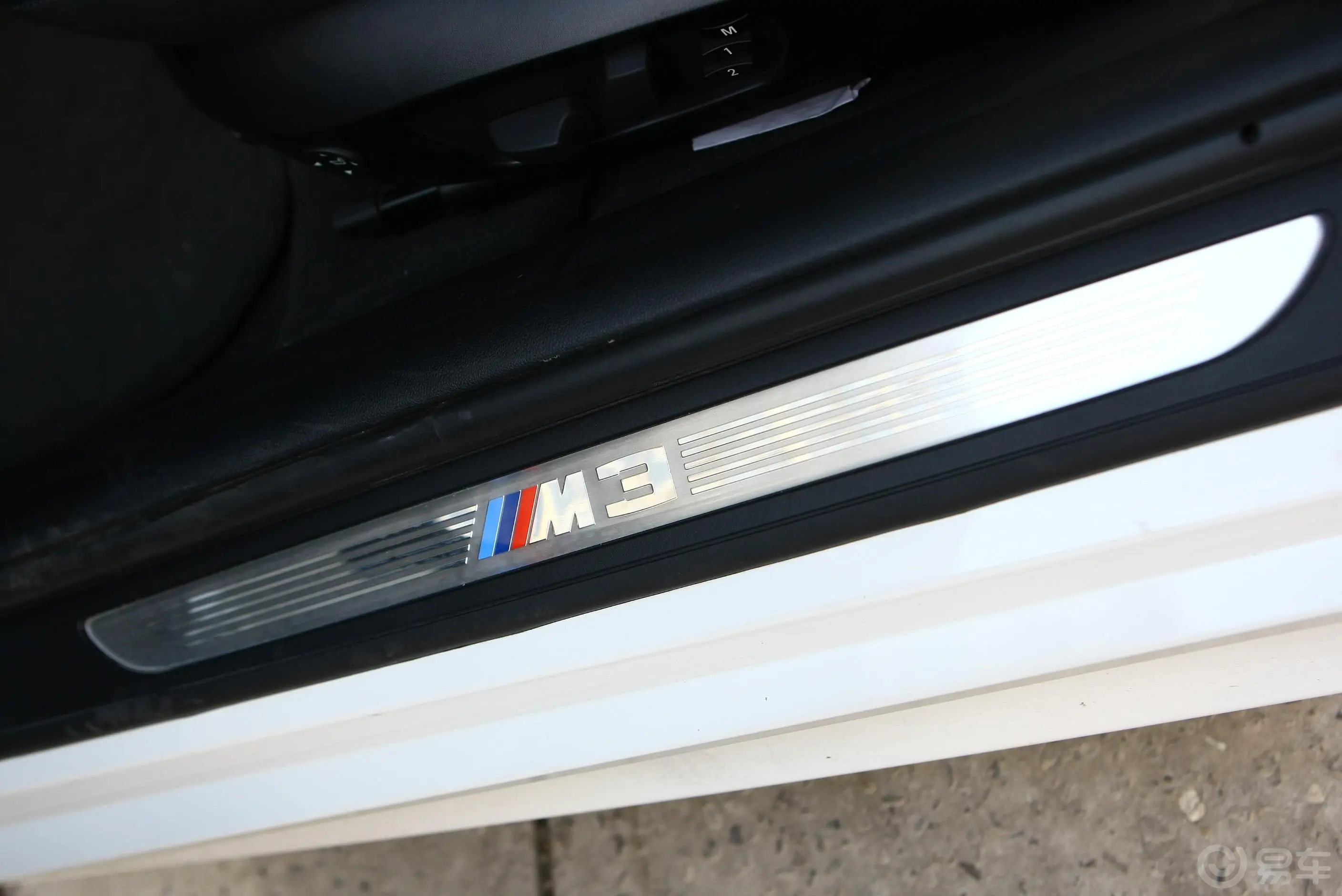 宝马M3双门轿跑车车门迎宾装饰板