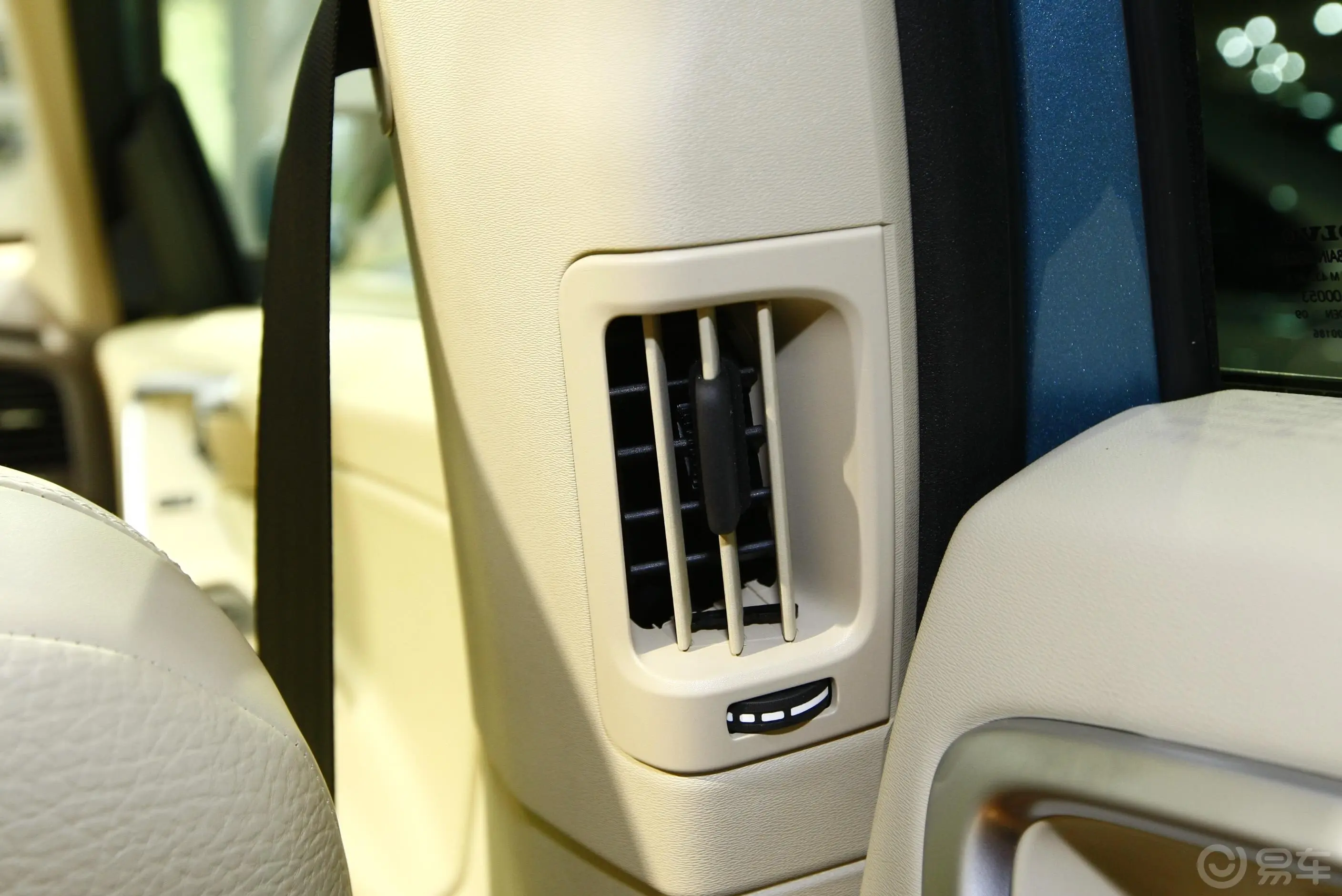 沃尔沃XC60(进口)T6 AWD 智雅版后排空调出风口