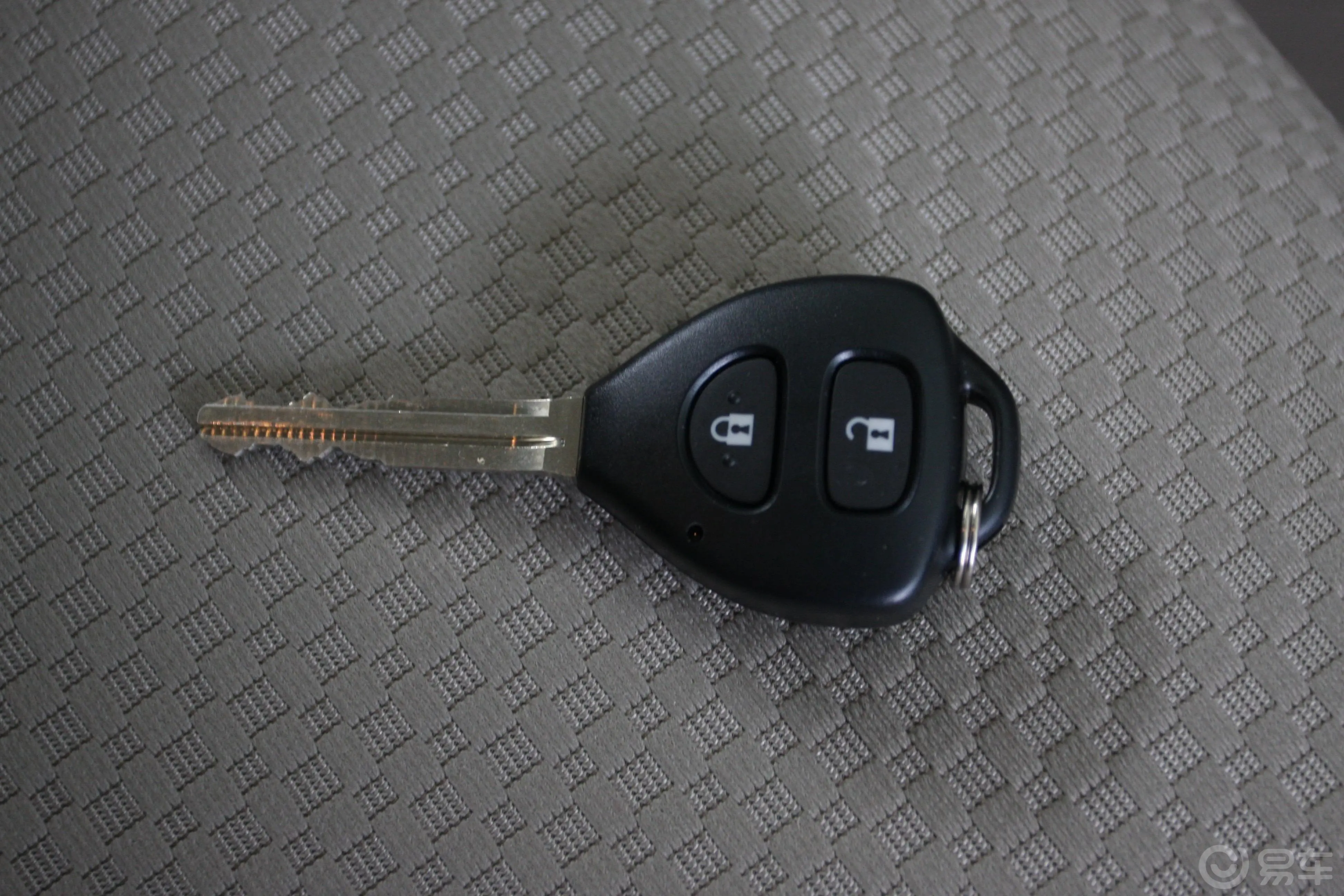 威驰1.3 GL—i 标准版 MT钥匙（背面，按键）