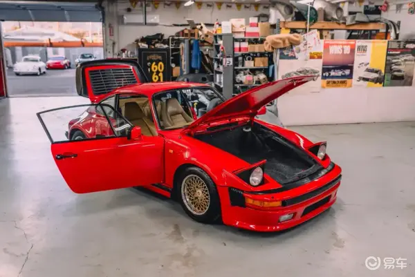 这台老保时捷 911 Turbo拥有稀有的弹跳车灯(图8)