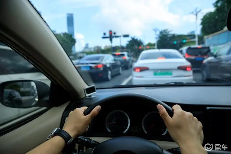 长时间开车如何保护视力？驾驶时的注意事项-有驾
