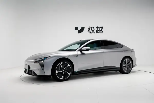 白色的汽车

描述已自动生成