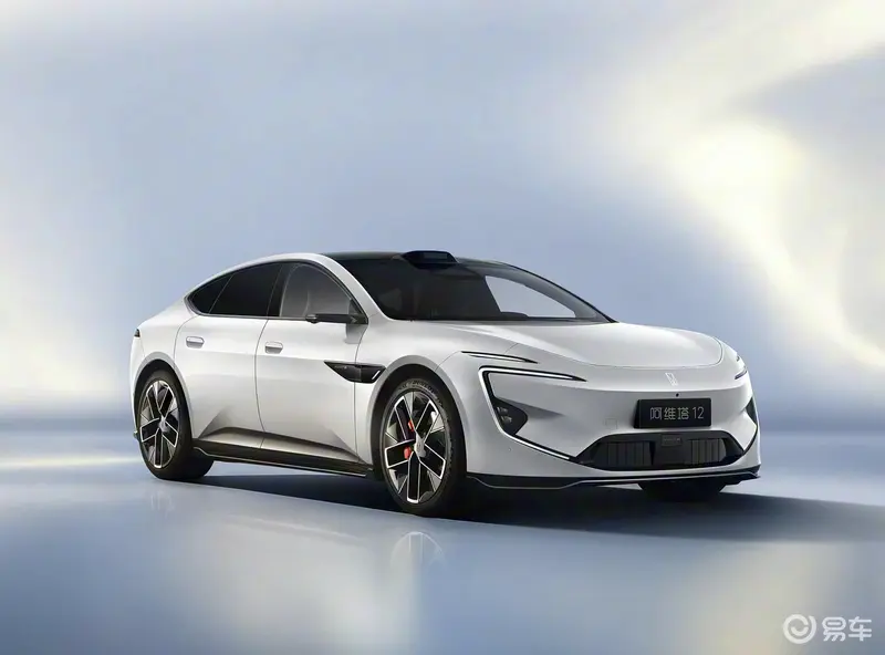 新能源轿跑创新：隐形门把手+乾崑智驾ADS700km续航