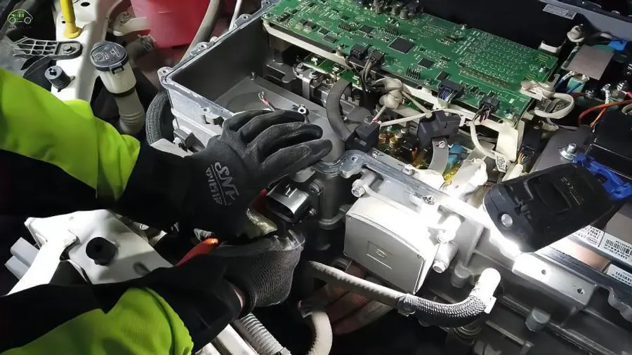 比亚迪e5慢充线烧坏、充电跳枪故障实战—电动汽车维修