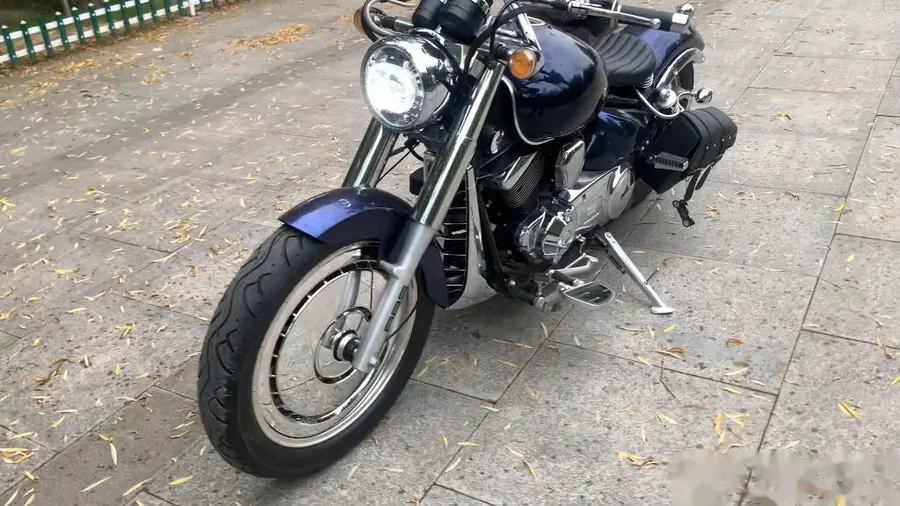 力帆v16改装bobber风格展示.难得的蓝色车型.